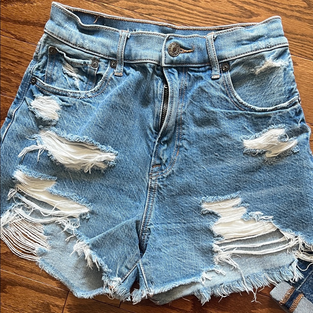 American Eagle Distressed Women's Denim Shorts - Light Blue, size 00